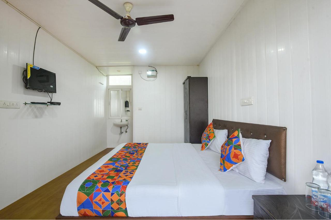 Fabexpress Vincy Palace, Mandrem Beach Hotel Екстериор снимка