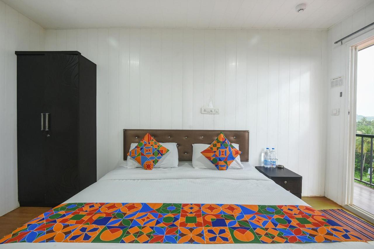 Fabexpress Vincy Palace, Mandrem Beach Hotel Екстериор снимка