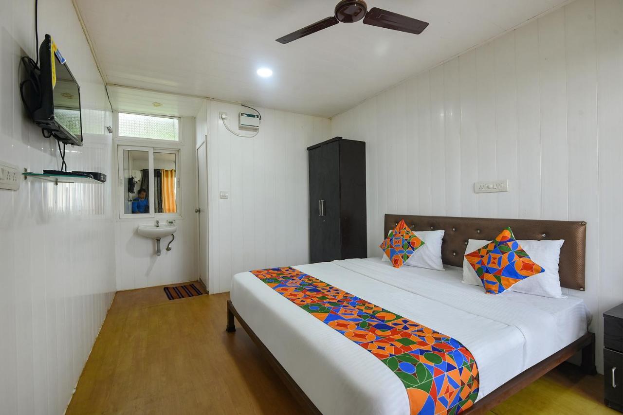 Fabexpress Vincy Palace, Mandrem Beach Hotel Екстериор снимка