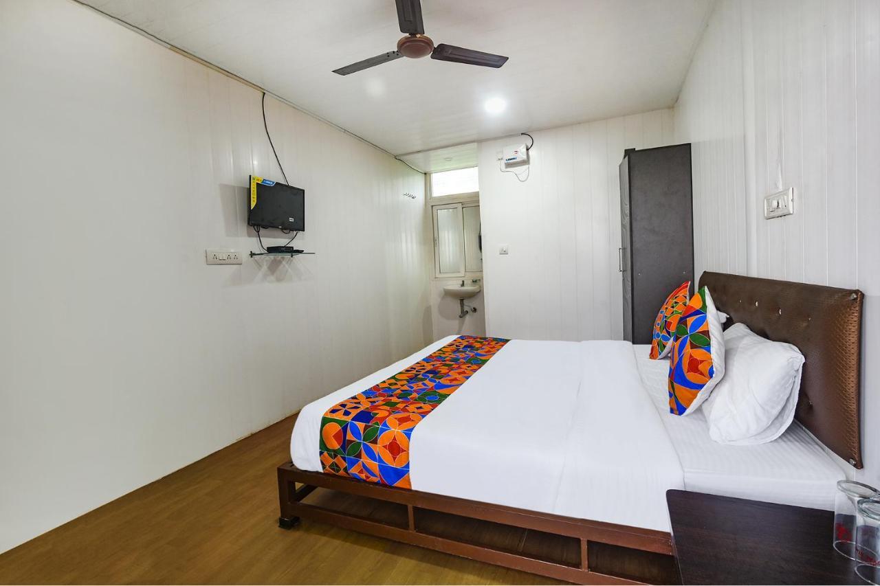Fabexpress Vincy Palace, Mandrem Beach Hotel Екстериор снимка